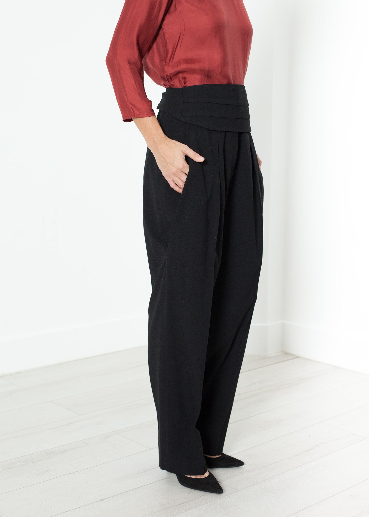 Pleated Waistband Trouser in Black